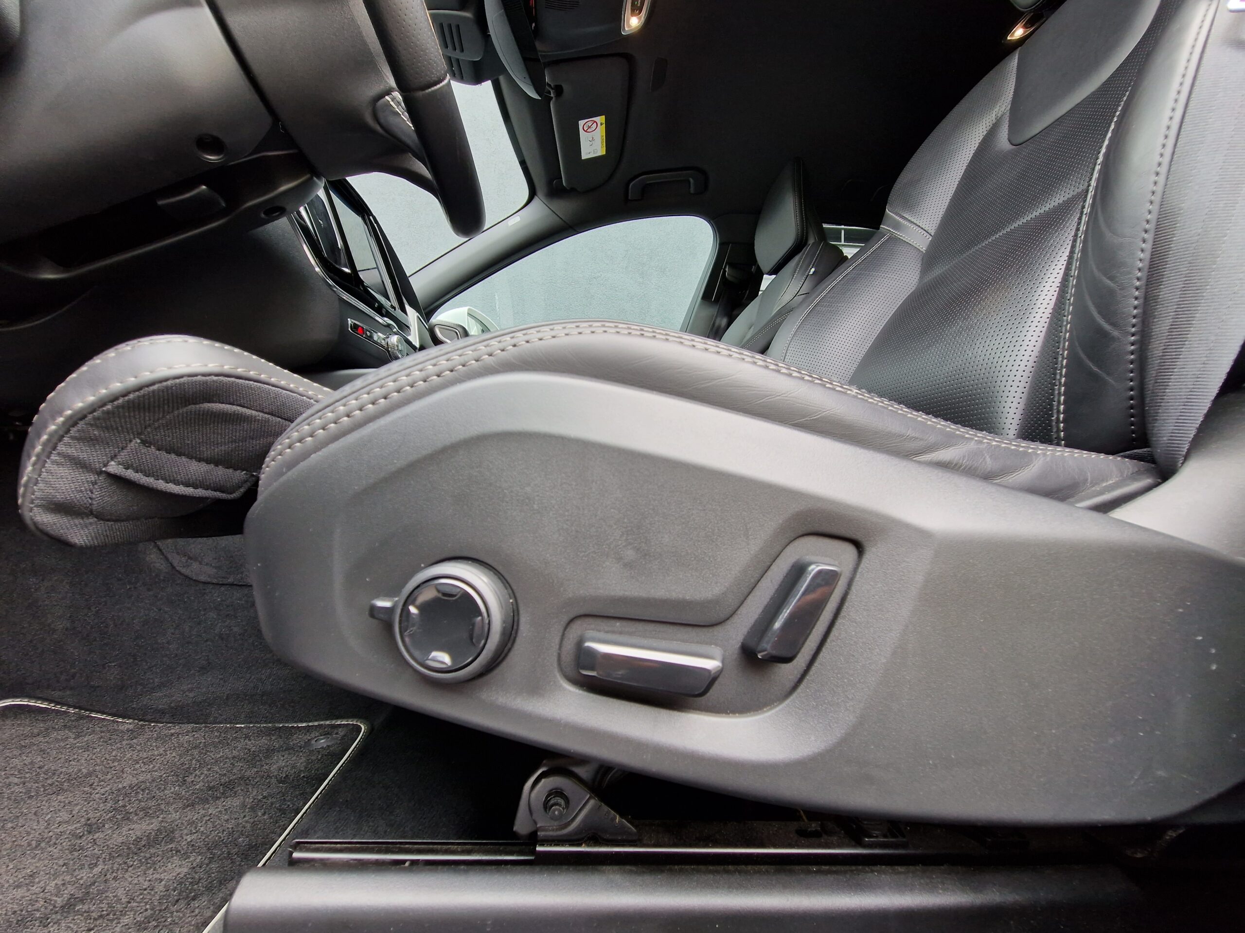 VOLVO XC T5 60 R-DESIGN AWD 2018 MOŽNÝ ODPOČET DPH