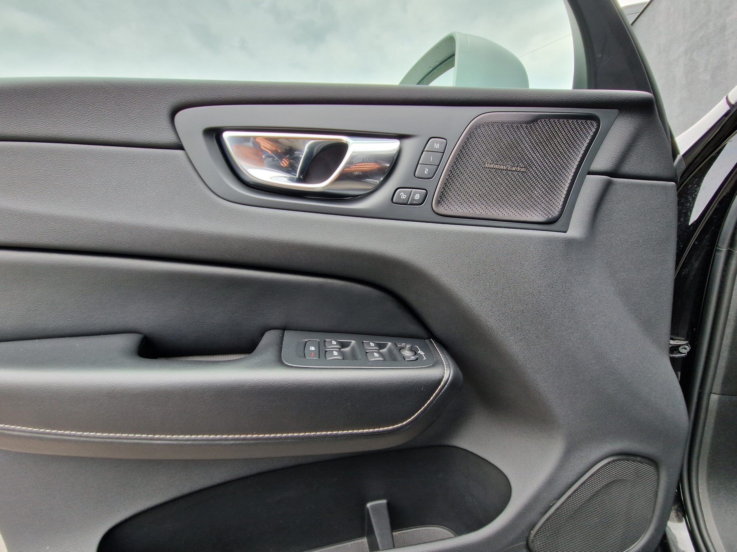 VOLVO XC T5 60 R-DESIGN AWD 2018 MOŽNÝ ODPOČET DPH